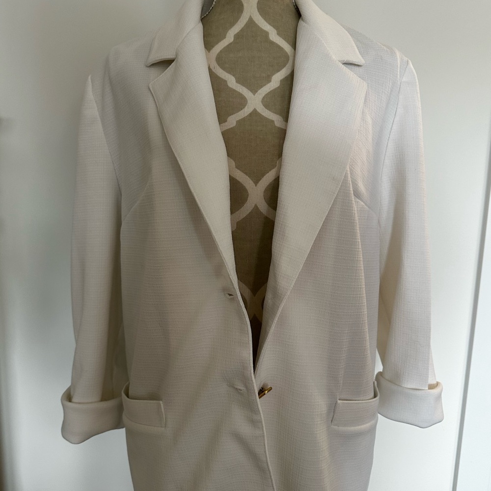 White vintage blazer with pockets and gold buttons